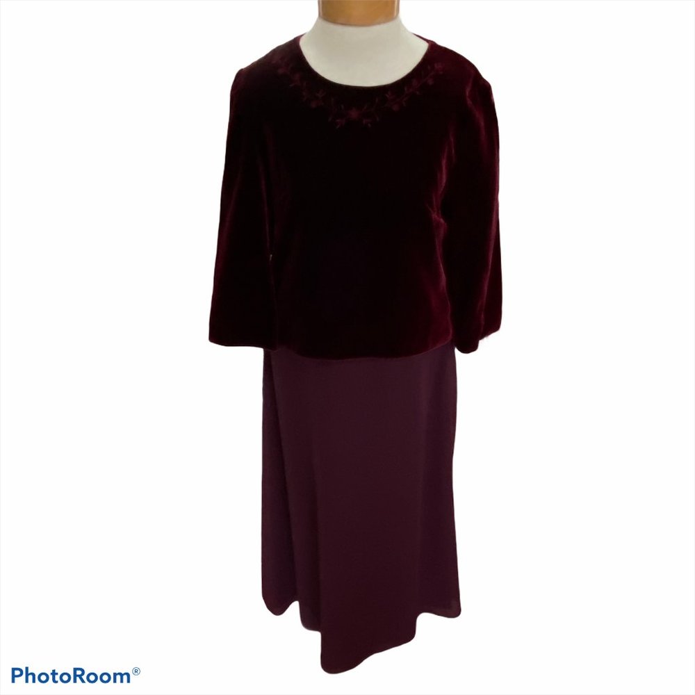 Talbots Petites USA Long burgundy dress size 8 Velveteen Polyester Career Formal